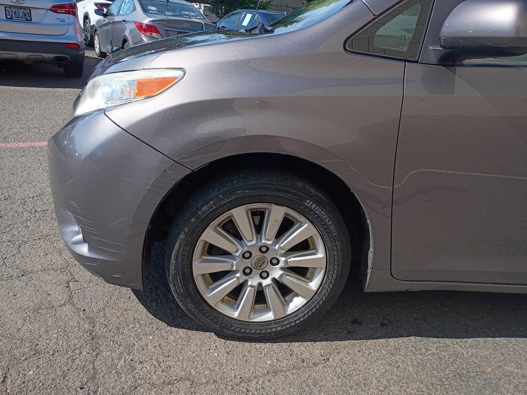 Used 2014 Predawn Gray Mica Toyota XLE image 7