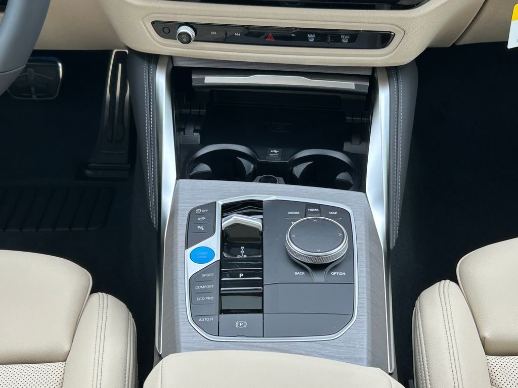 New 2026 Cape York Green Metallic BMW xDrive40 image 27