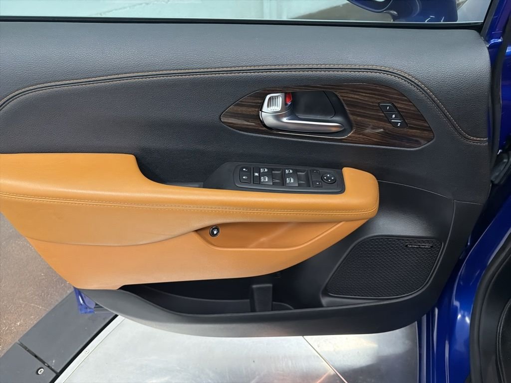 Used 2021 Blue Chrysler Pinnacle image 18