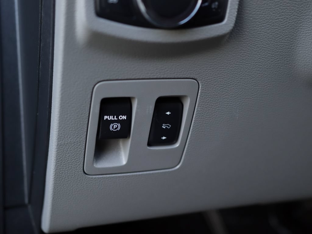 Used 2019 Gray Ford XL image 10
