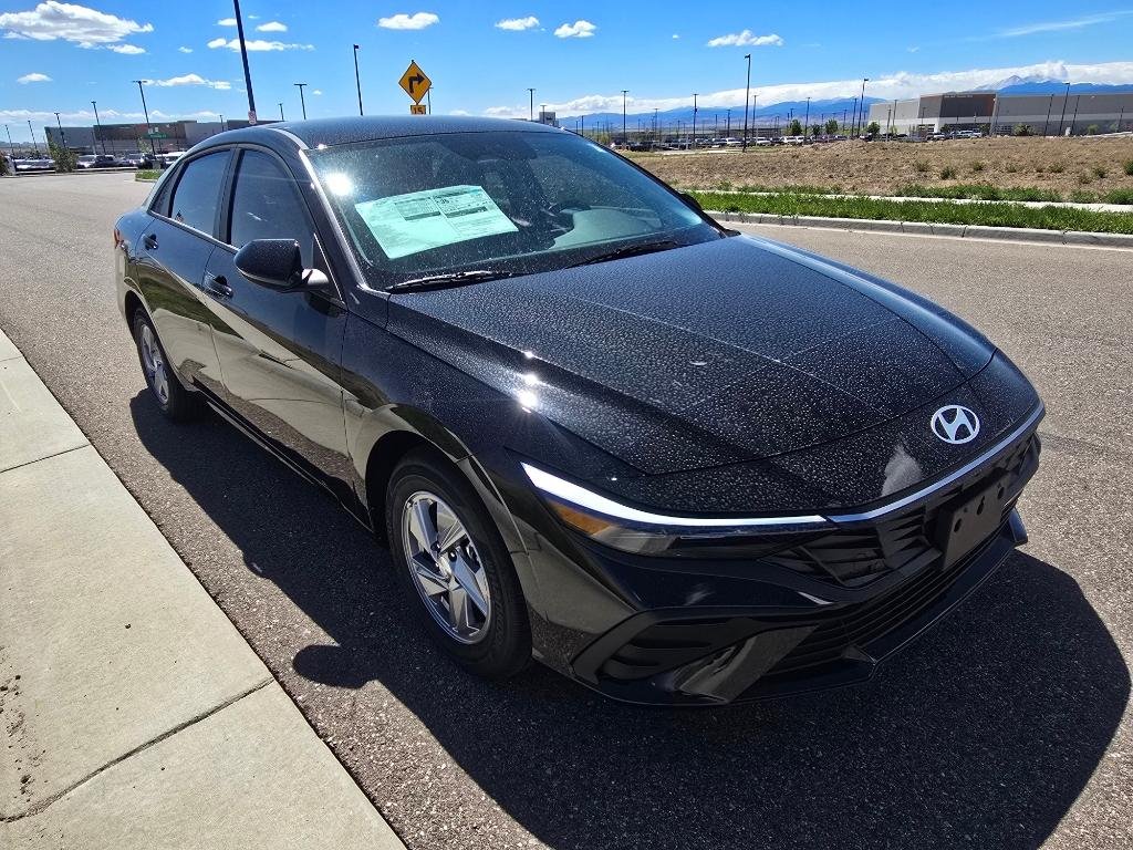 New 2026 Abyss Black Hyundai SE image 7