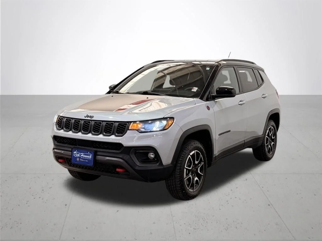 Used 2024 Silver Jeep Trailhawk image 2