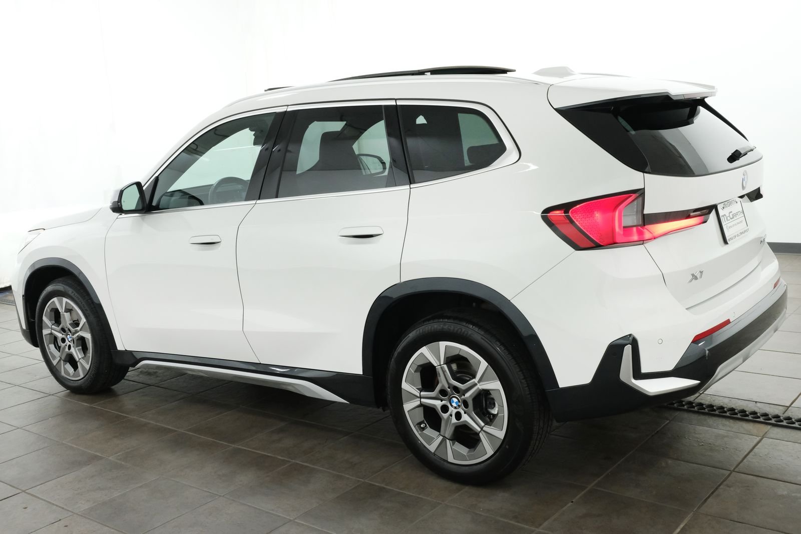 Certified Used 2023 Alpine White BMW xDrive28i image 3
