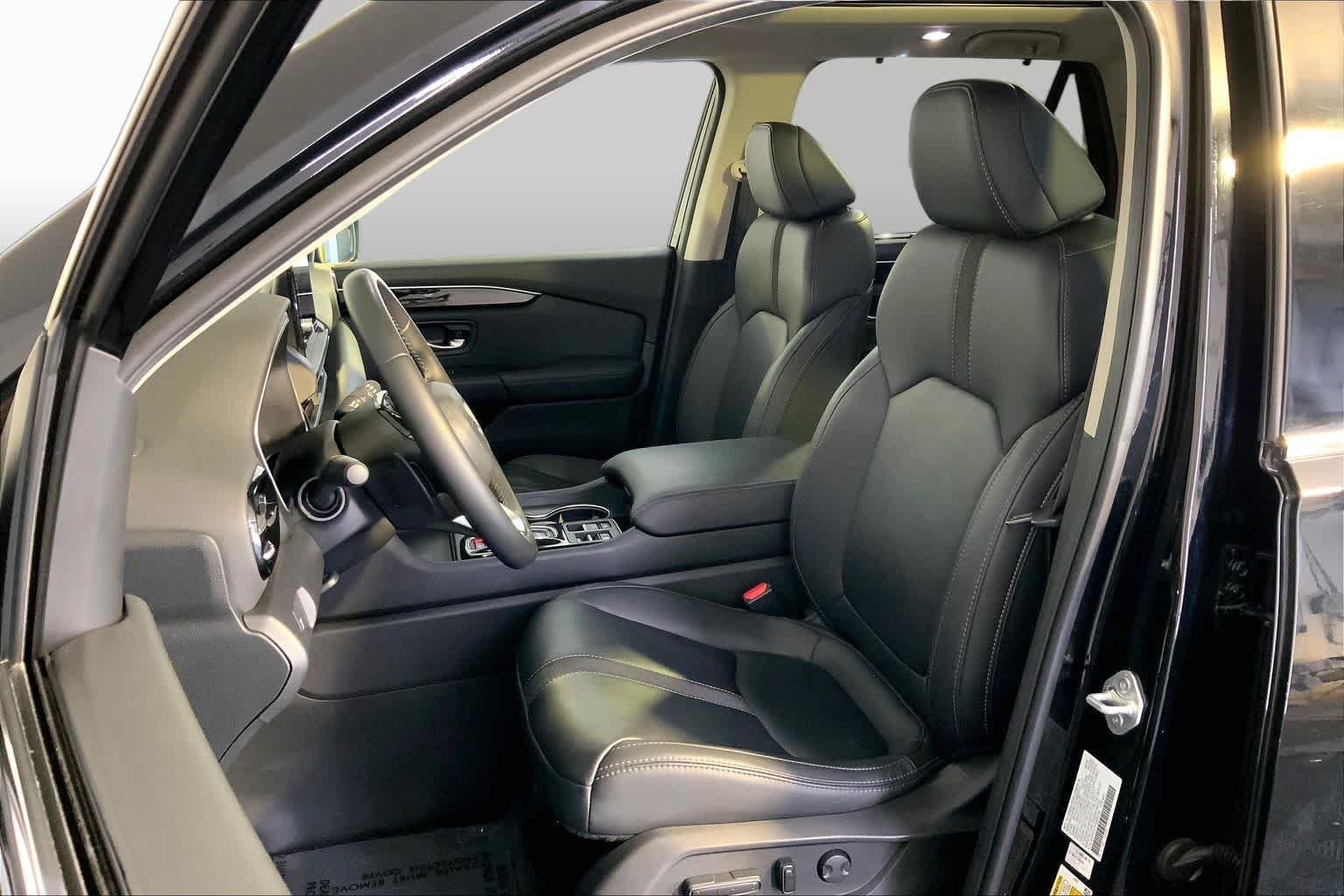 Used 2025 Crystal Black Pearl Honda Touring image 9
