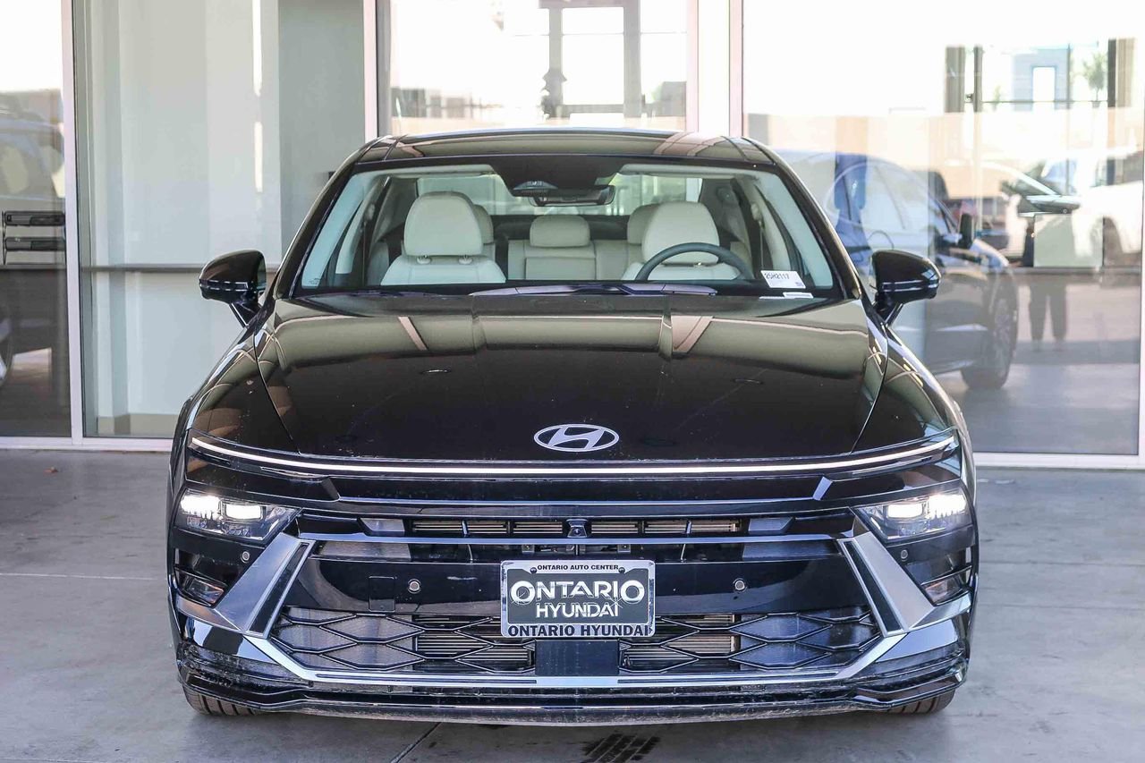 New 2025 Black Hyundai Limited image 3