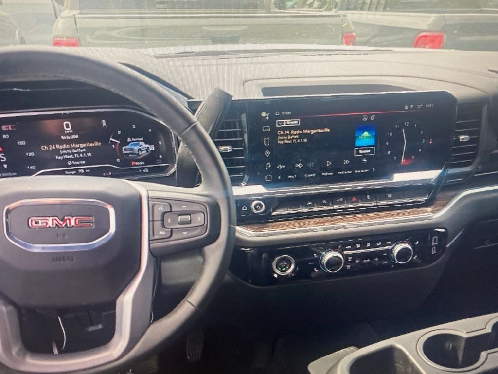 Used 2024 White GMC Elevation image 10
