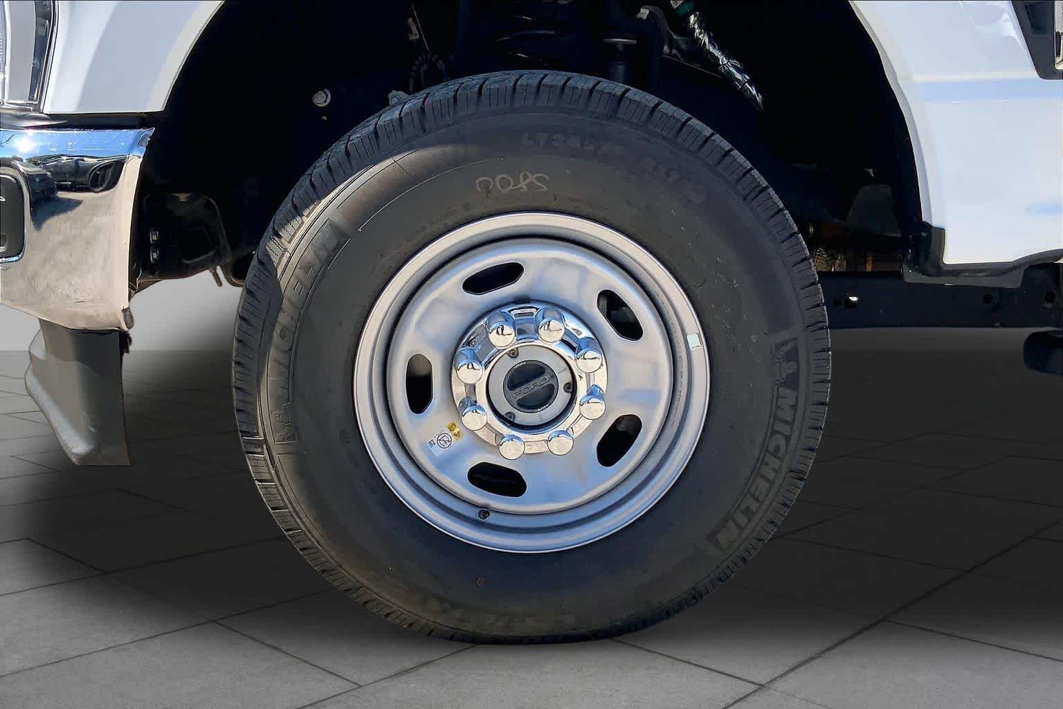 Used 2024 Oxford White Ford XL image 11