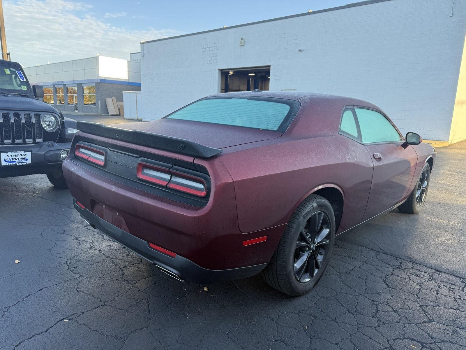 Used 2020 Octane Red Pearlcoat Dodge SXT image 2