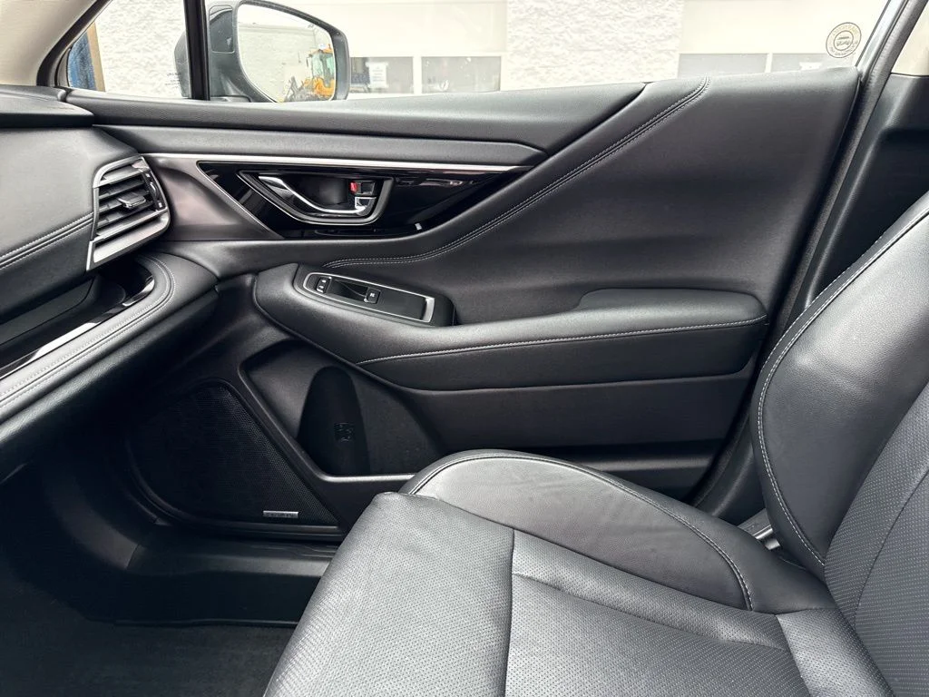 Used 2021 Ice Silver Metallic Subaru Limited image 26