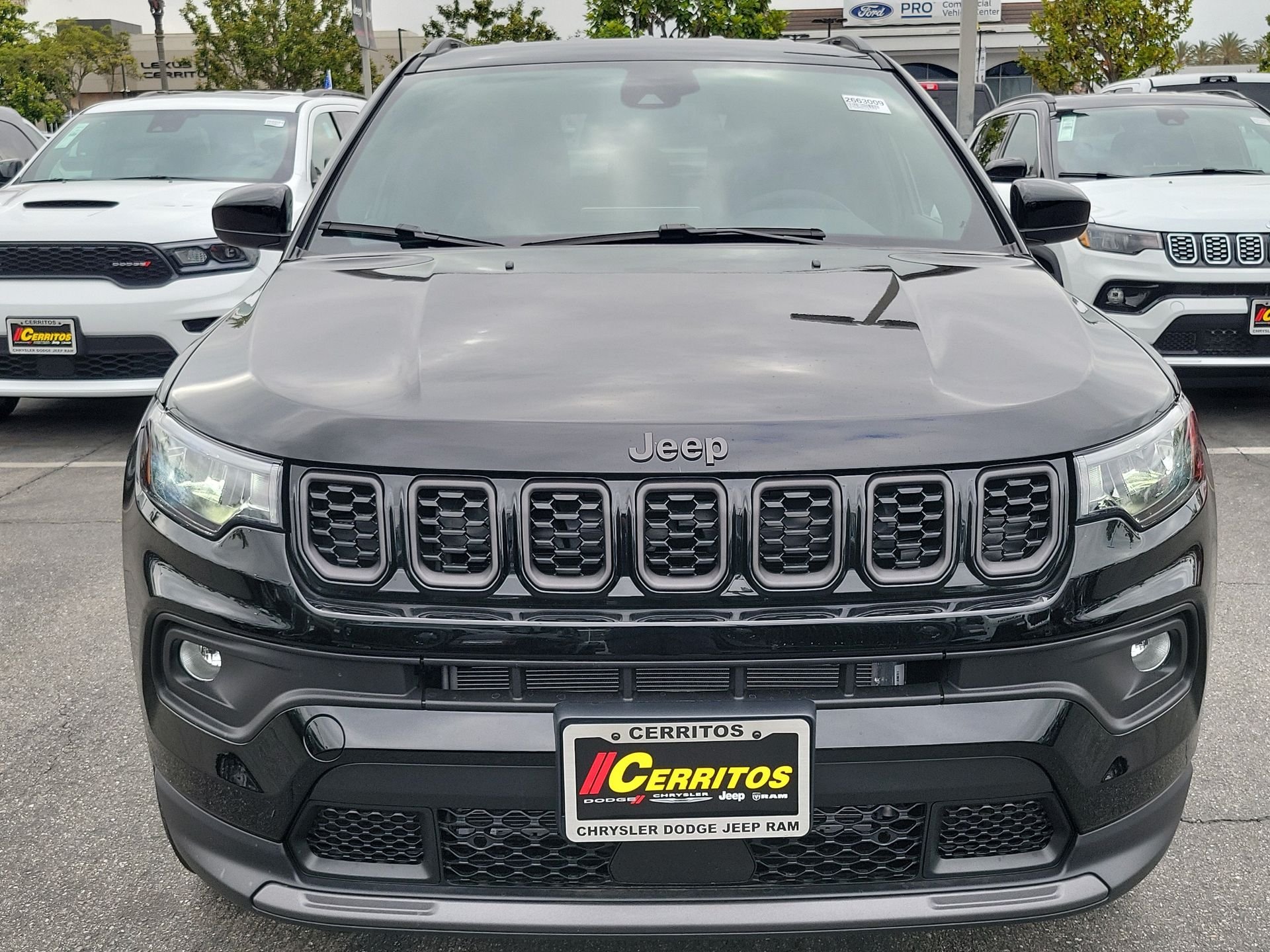 New 2026 Diamond Black Crystal Pearl-Coat Exterior Paint Jeep Latitude image 21