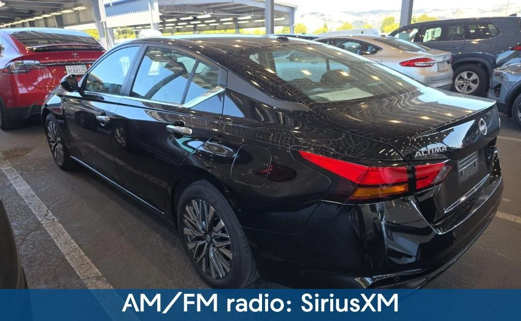 Used 2025 Black Nissan 2.5 SV image 3