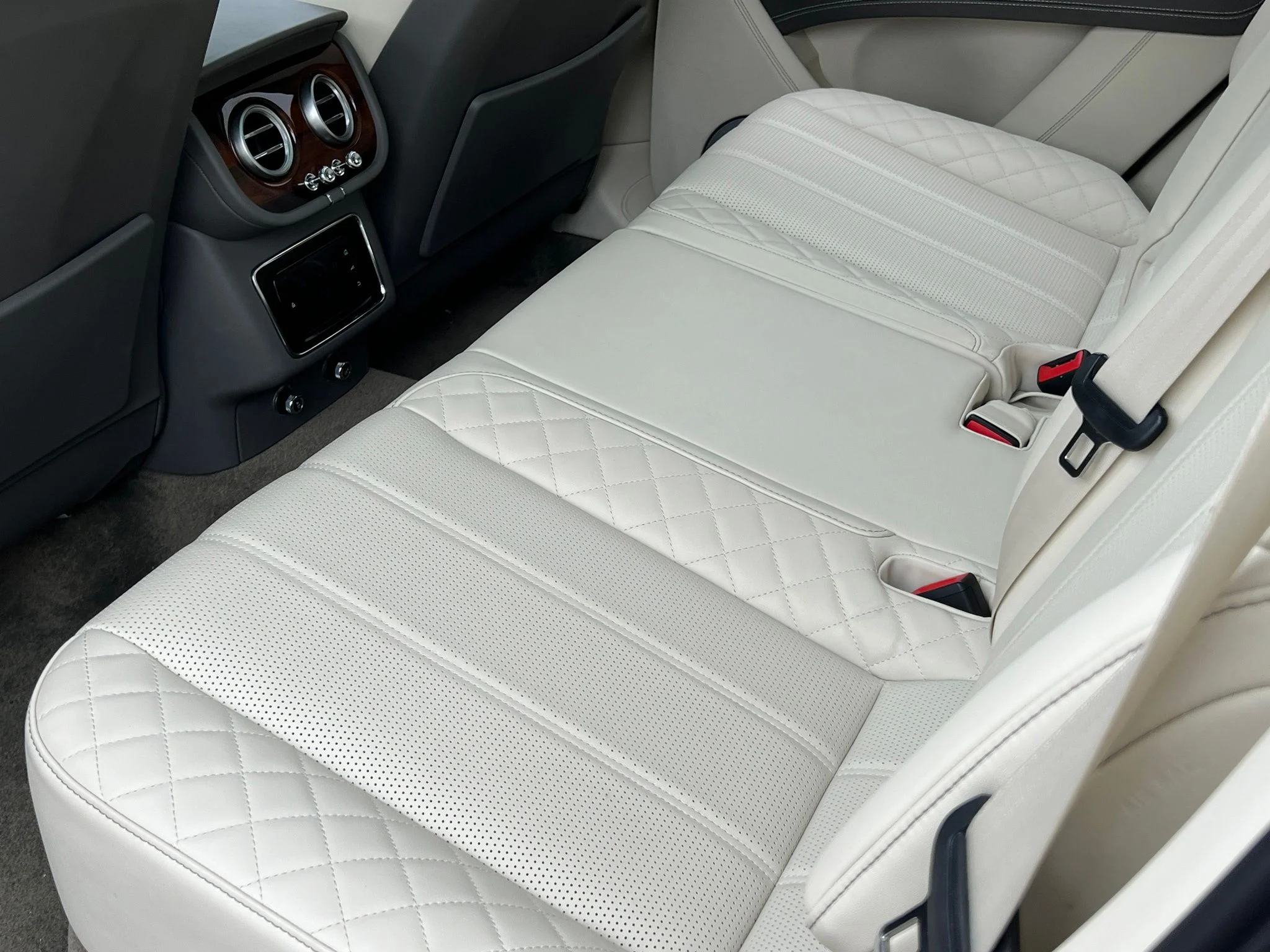 Used 2018  Bentley W12 image 20