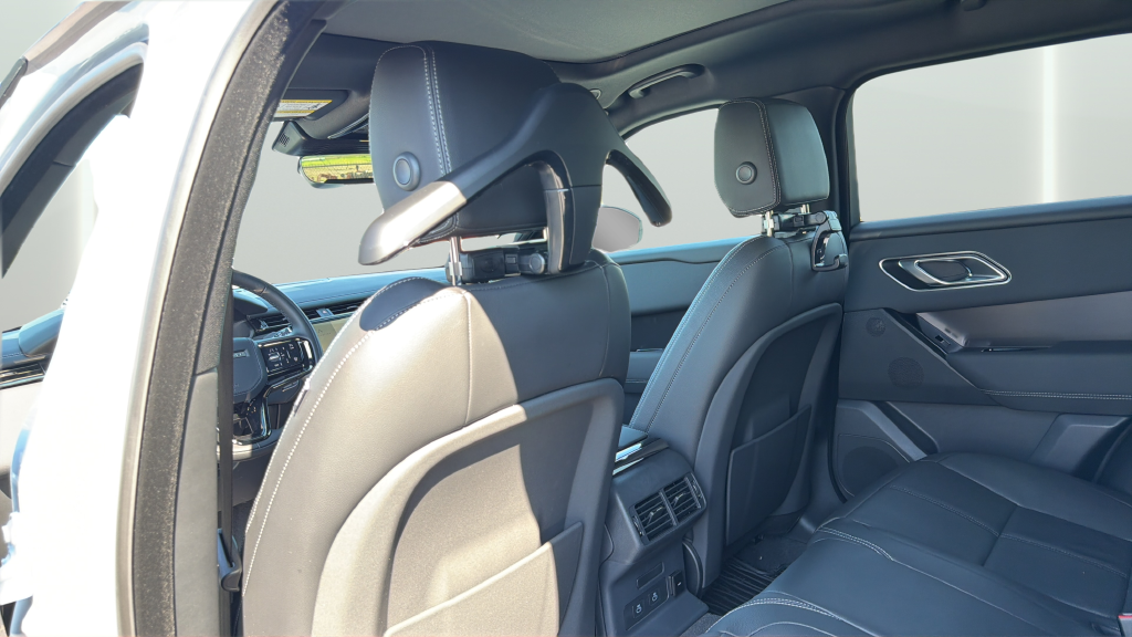 New 2026 Arroios Grey Land Rover  image 24
