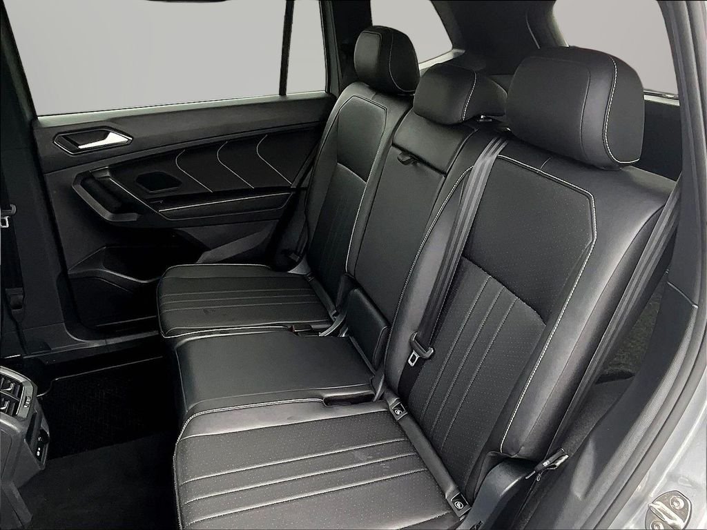 Used 2023  Volkswagen 2.0T SE R-Line Black image 27