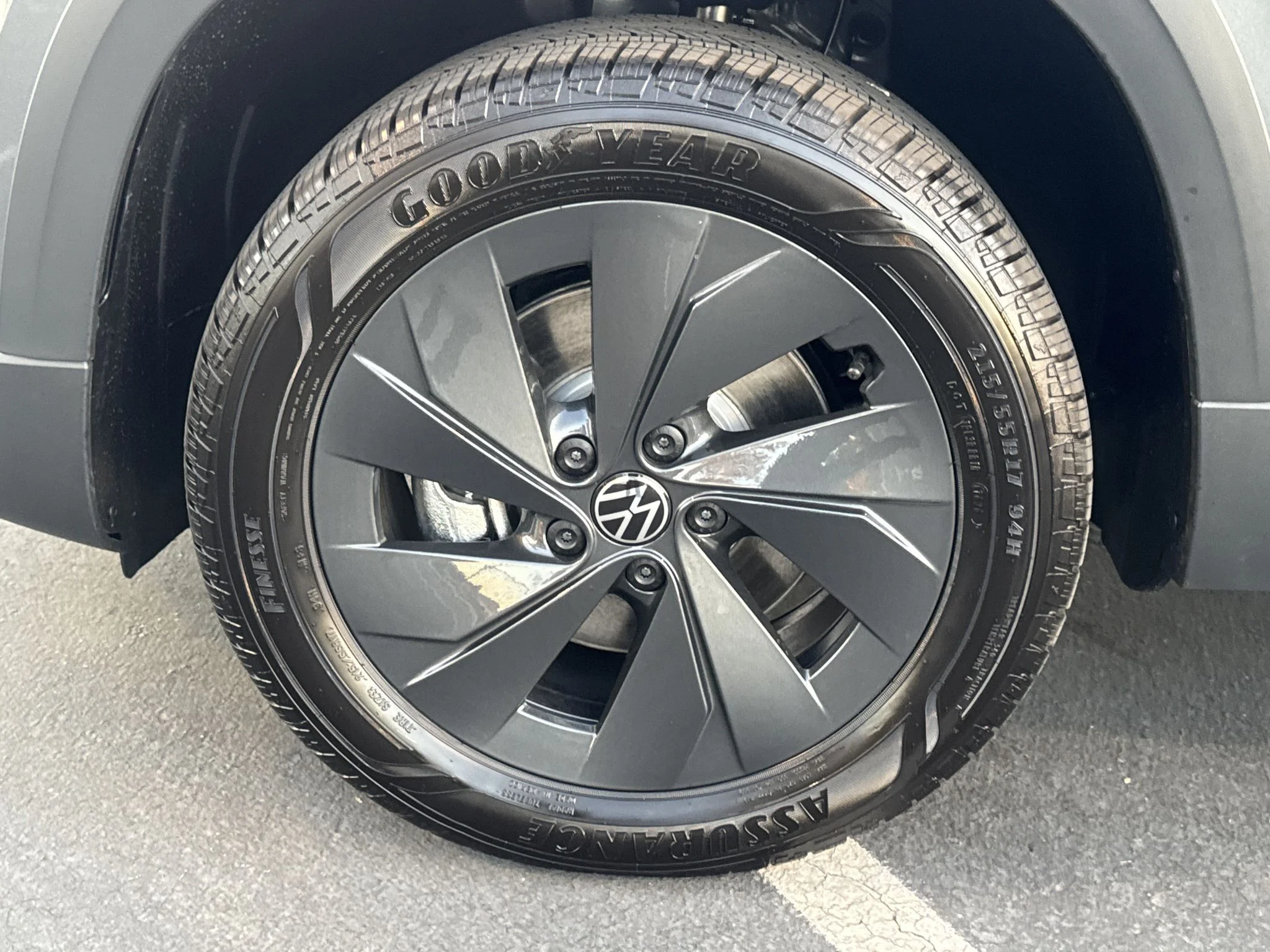 New 2027 Platinum Gray Metallic Volkswagen S image 10
