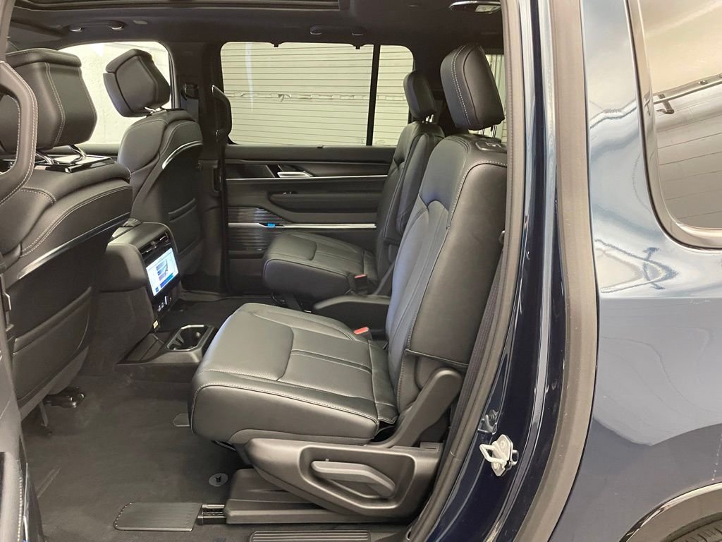 New 2026 Fathom Blue Pearl-Coat Exterior Paint (Late Availability) Jeep Summit Obsidian image 22