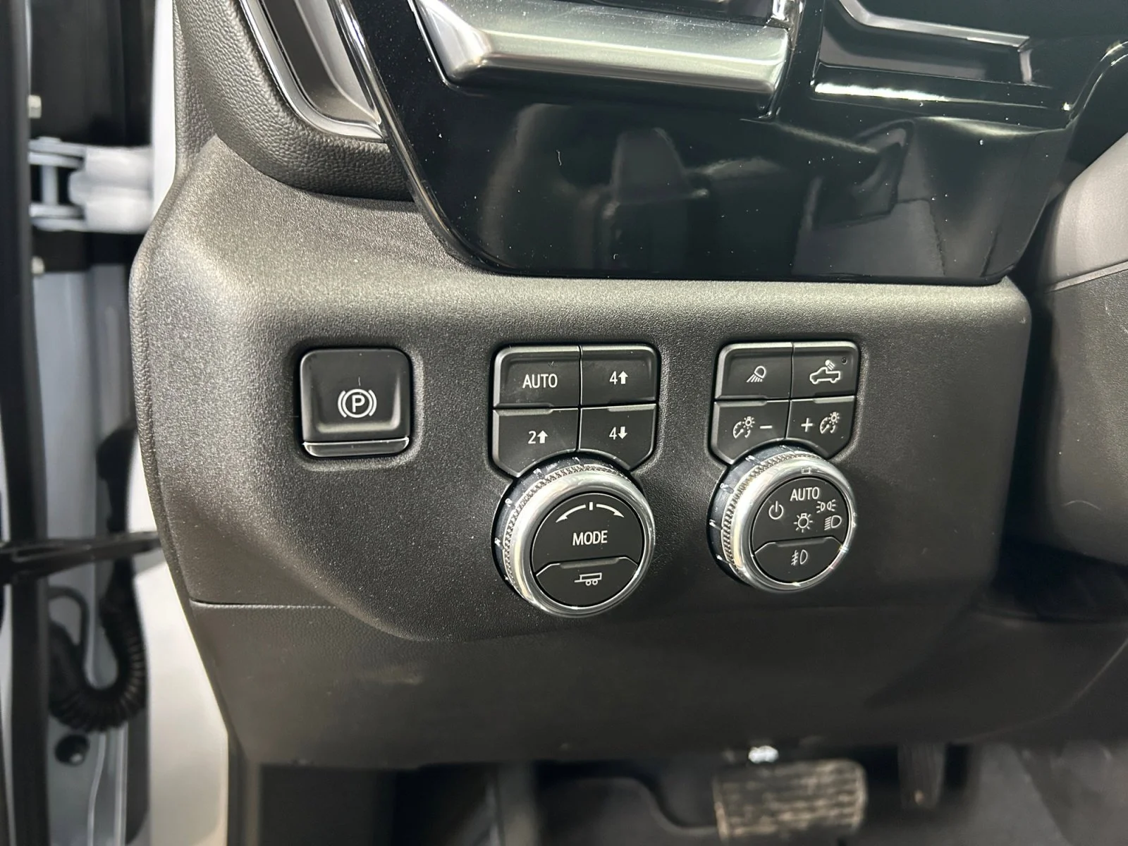 New 2026 Glacier White Tricoat GMC SLT image 16