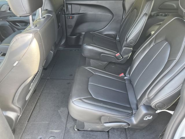 New 2026 Bright White Clear-Coat Exterior Paint Chrysler Select image 16
