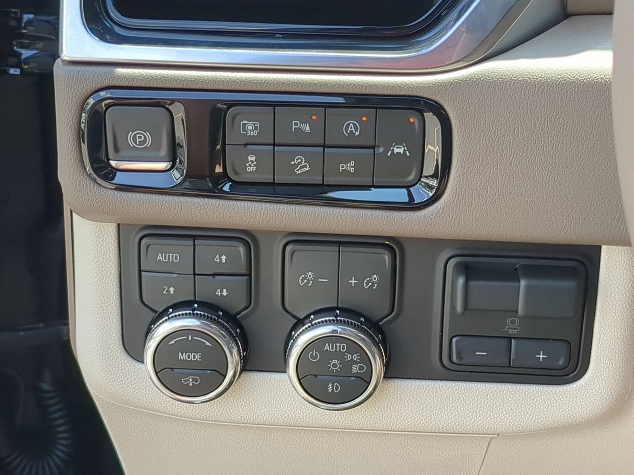 2026 GMC Yukon Denali - Photo 18