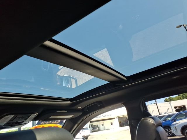 Used 2017 Blue Jeep Limited image 13