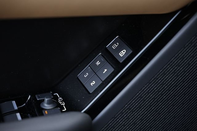 New 2026 Santorini Black Land Rover  Autobiography image 20
