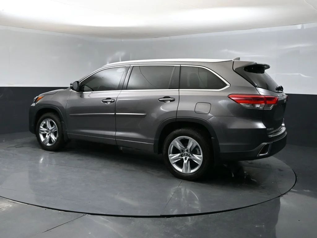 Used 2018 Gray Toyota Limited image 4