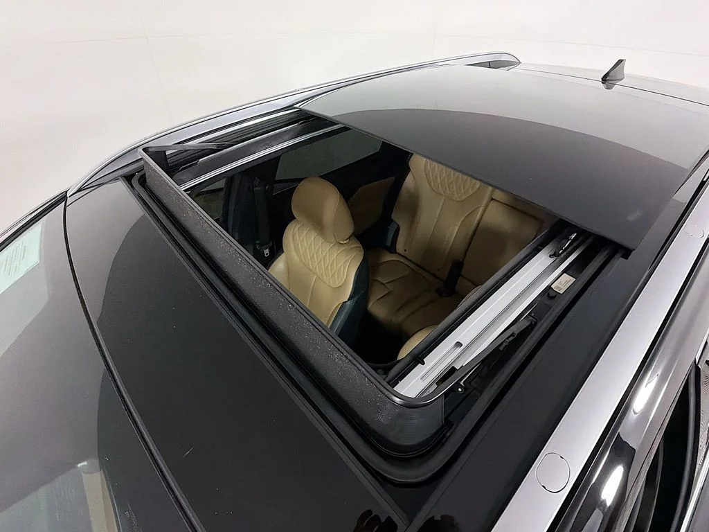 Used 2023 Black Hyundai Calligraphy image 23