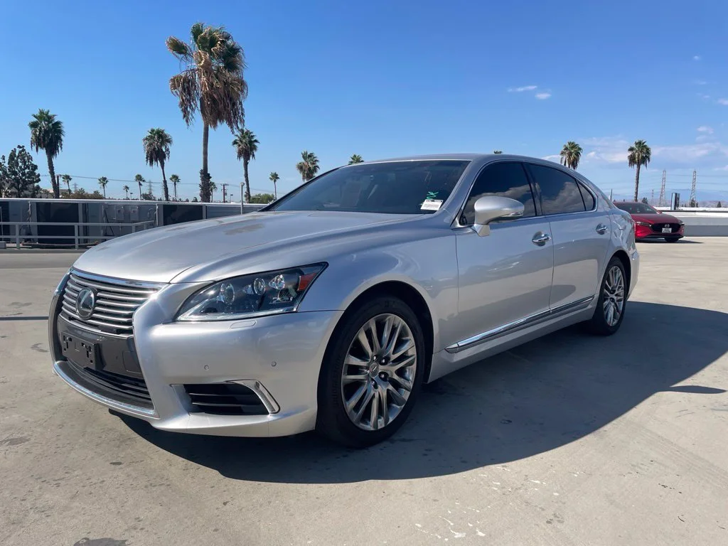 Used 2015 Liquid Platinum Lexus 460 L image 5