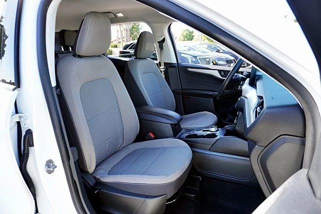 Used 2022 White Ford SE image 11