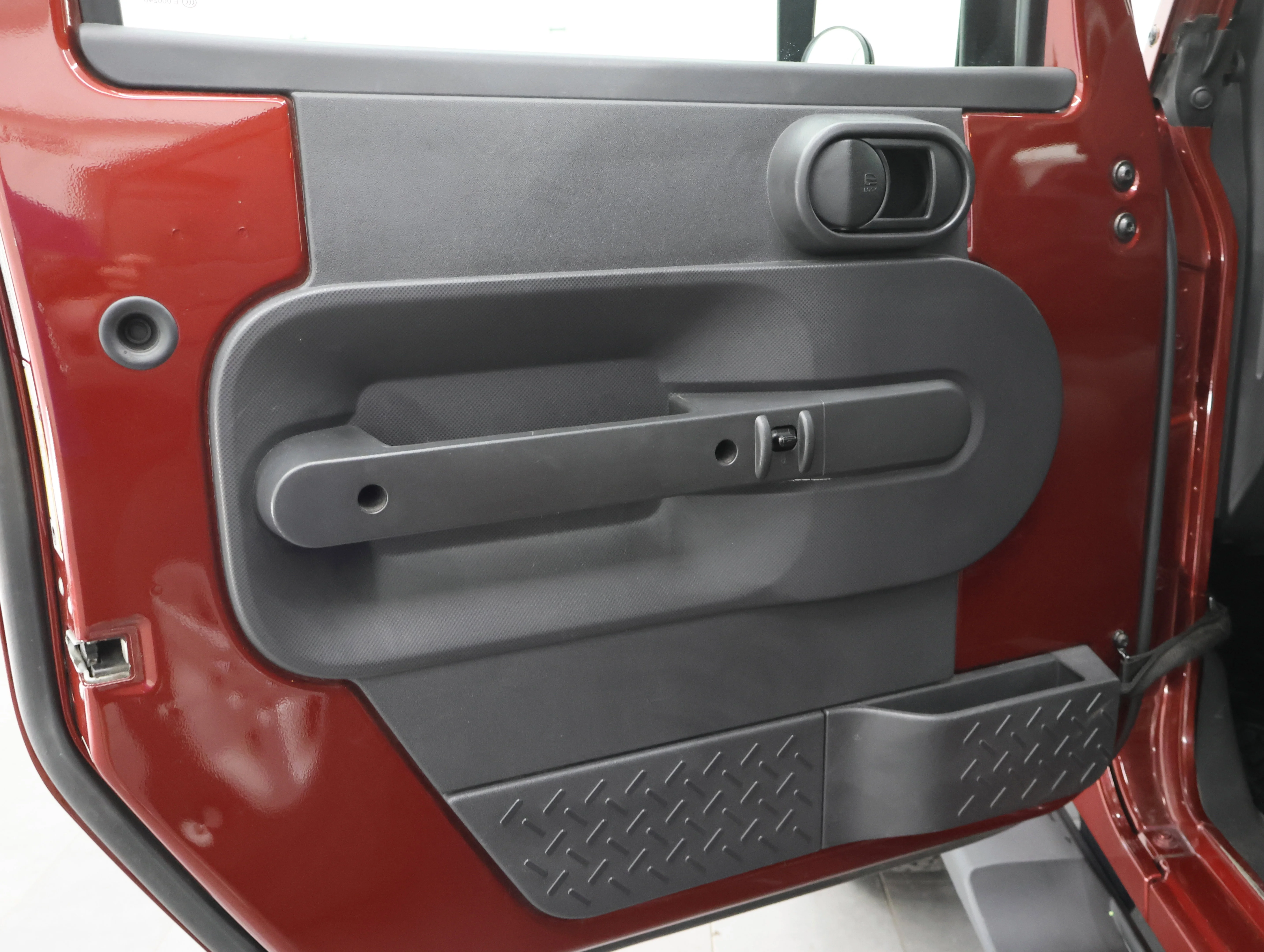 Used 2009 Red Rock Crystal Pearl Jeep X image 29