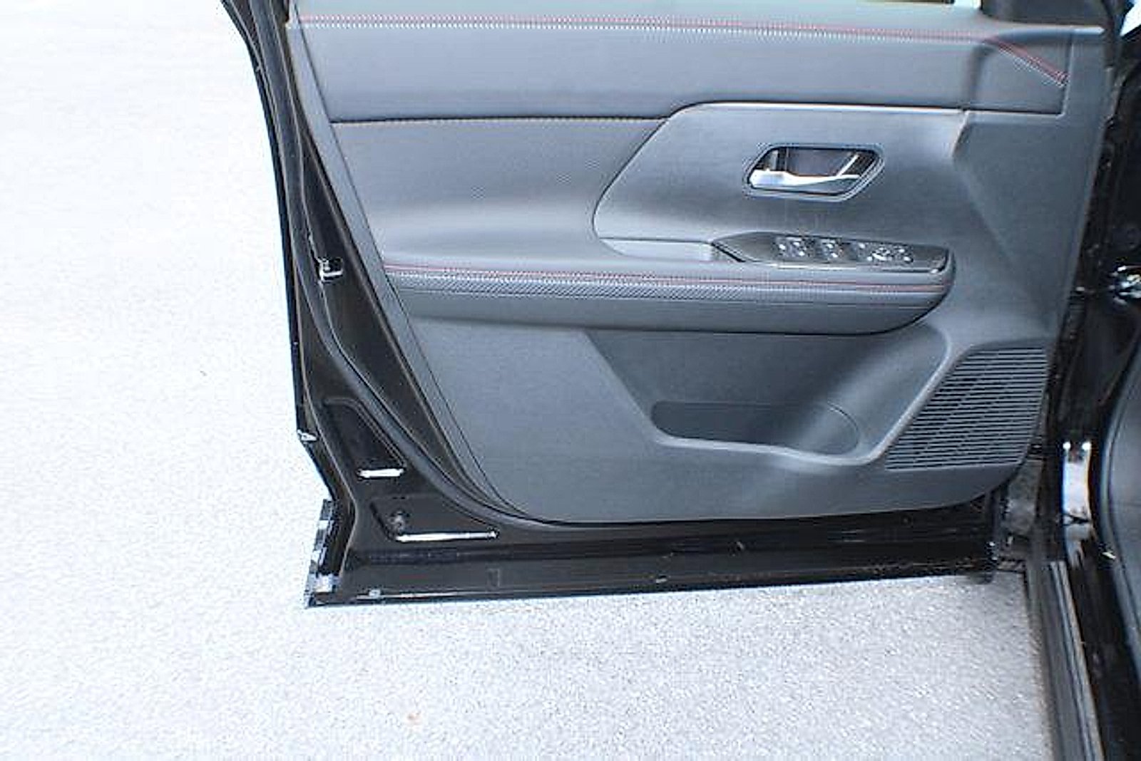2026 Nissan KICKS SR - Photo 6