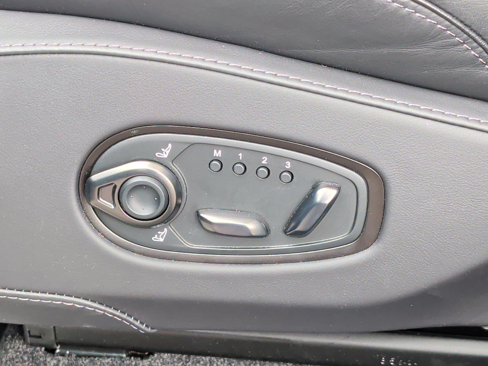 2025 Aston Martin DBX 707 - Photo 16