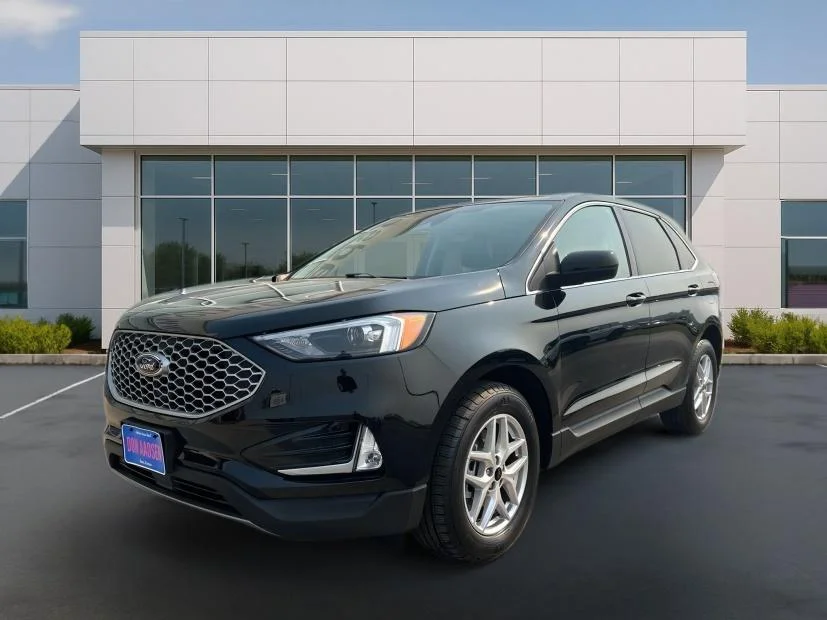 Used 2023 Agate Black Metallic Ford SEL image 4