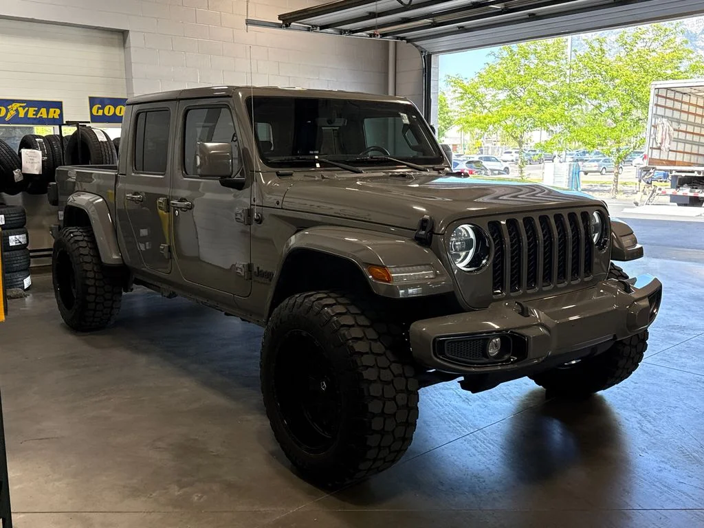 Used 2023 Gray Jeep Overland image 3
