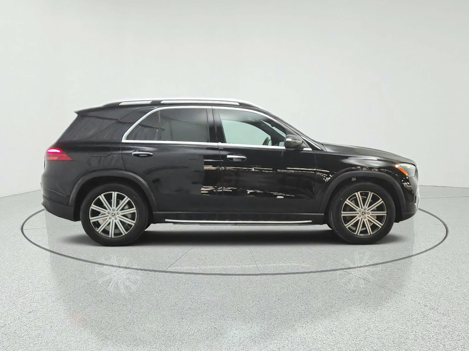Certified Used 2024 Black Mercedes-Benz GLE 450 4MATIC® SUV image 4