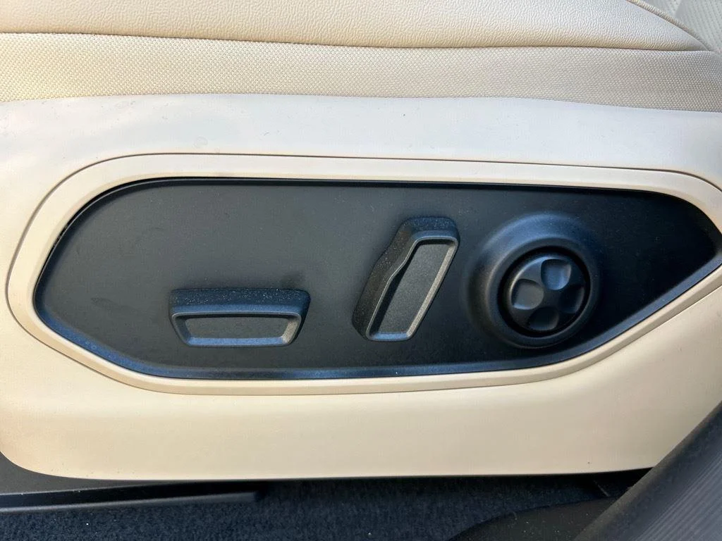 Used 2024 Rocky Mountain Pearlcoat Jeep  image 9