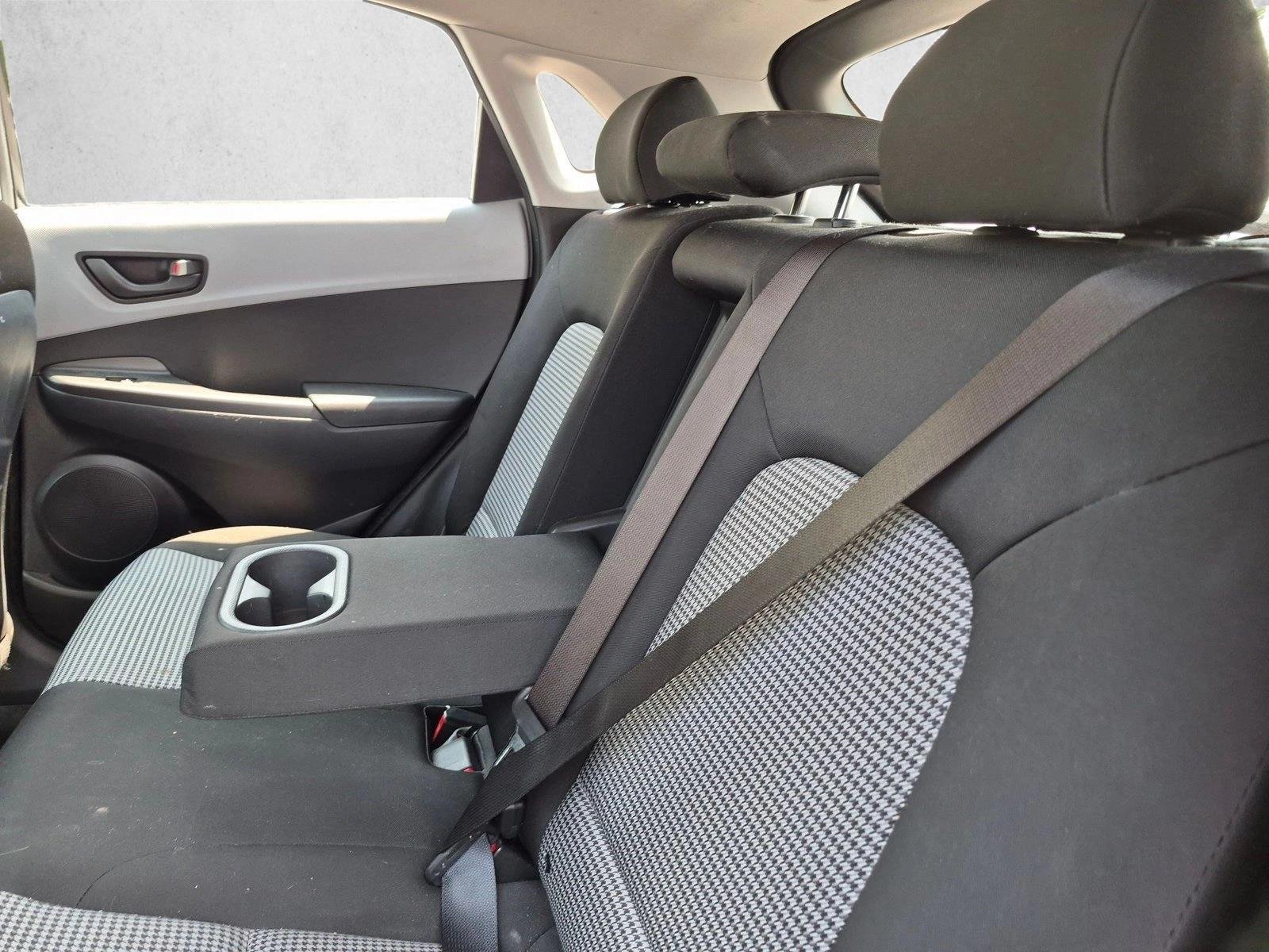 Used 2018 Ultra Black Hyundai SE image 14