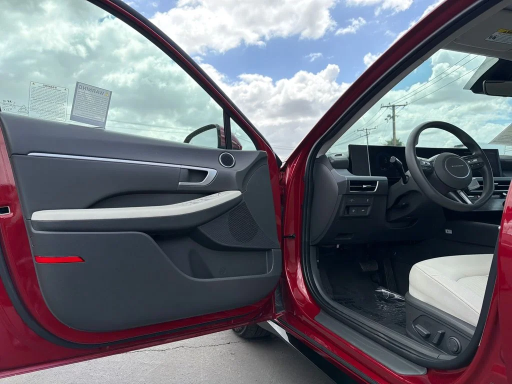 Used 2025 Red Hyundai SEL image 10
