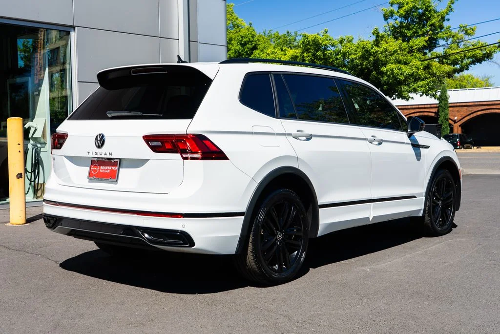 Used 2022 White Volkswagen 2.0T SE R-Line Black image 6