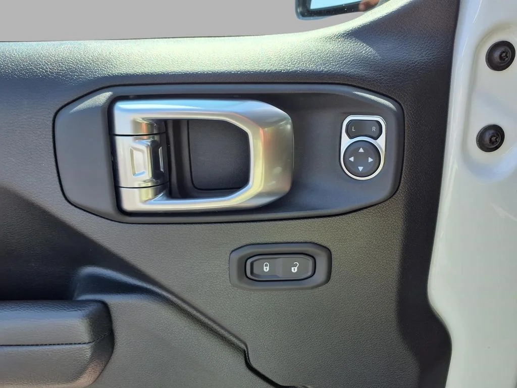 Used 2026 White Jeep Rubicon image 18