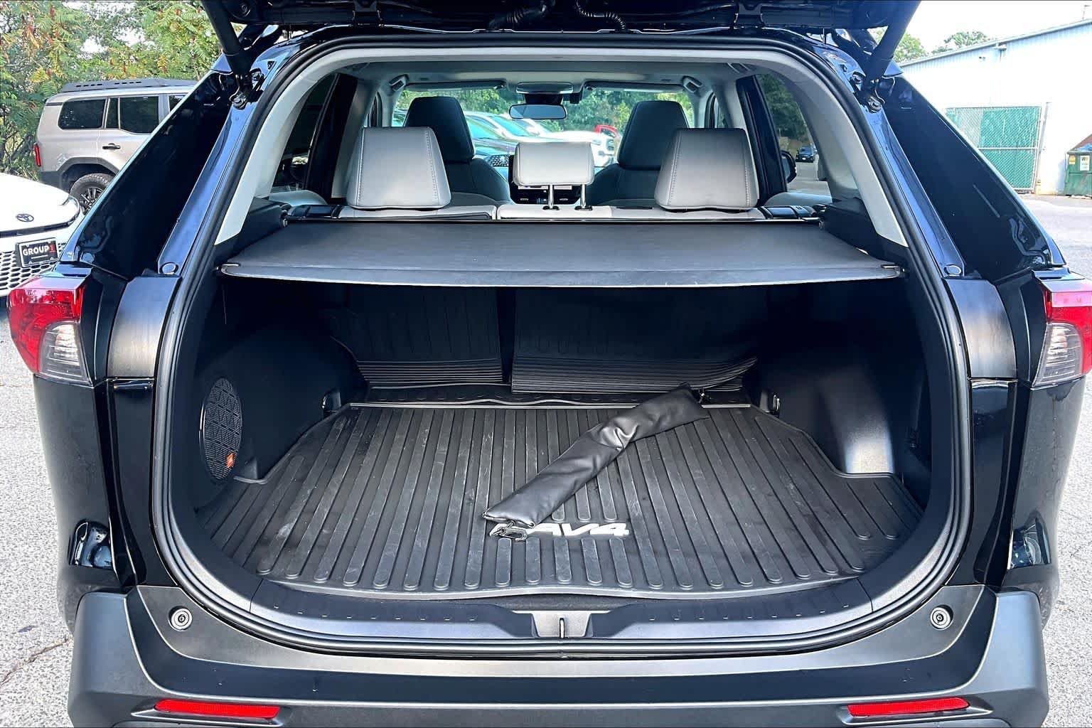 Used 2025 Midnight Black Metallic Toyota XLE Premium image 31