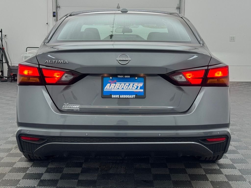 Used 2025 Gun Metallic Nissan 2.5 SV image 6