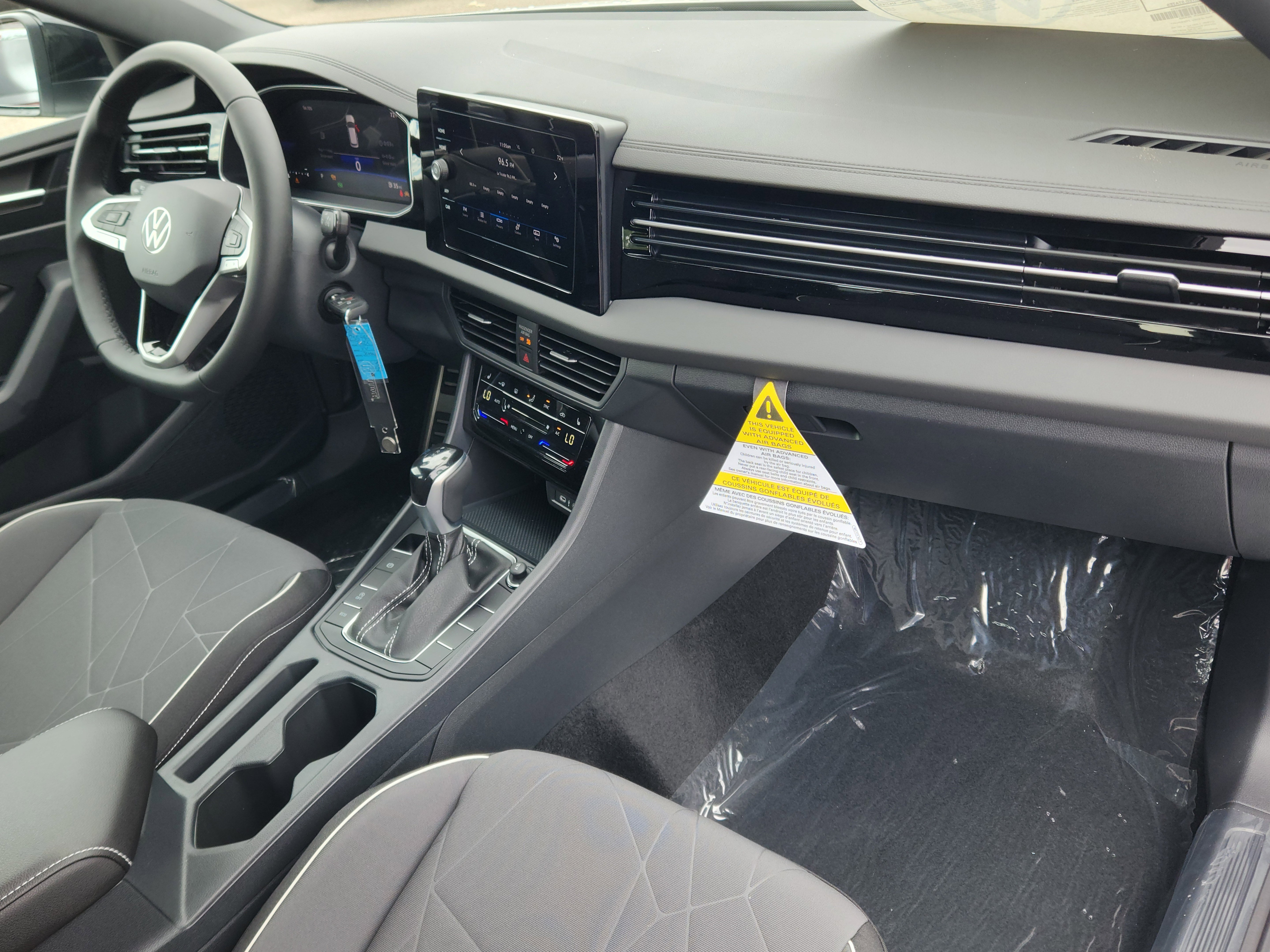 2025 Volkswagen Jetta Sport - Photo 13