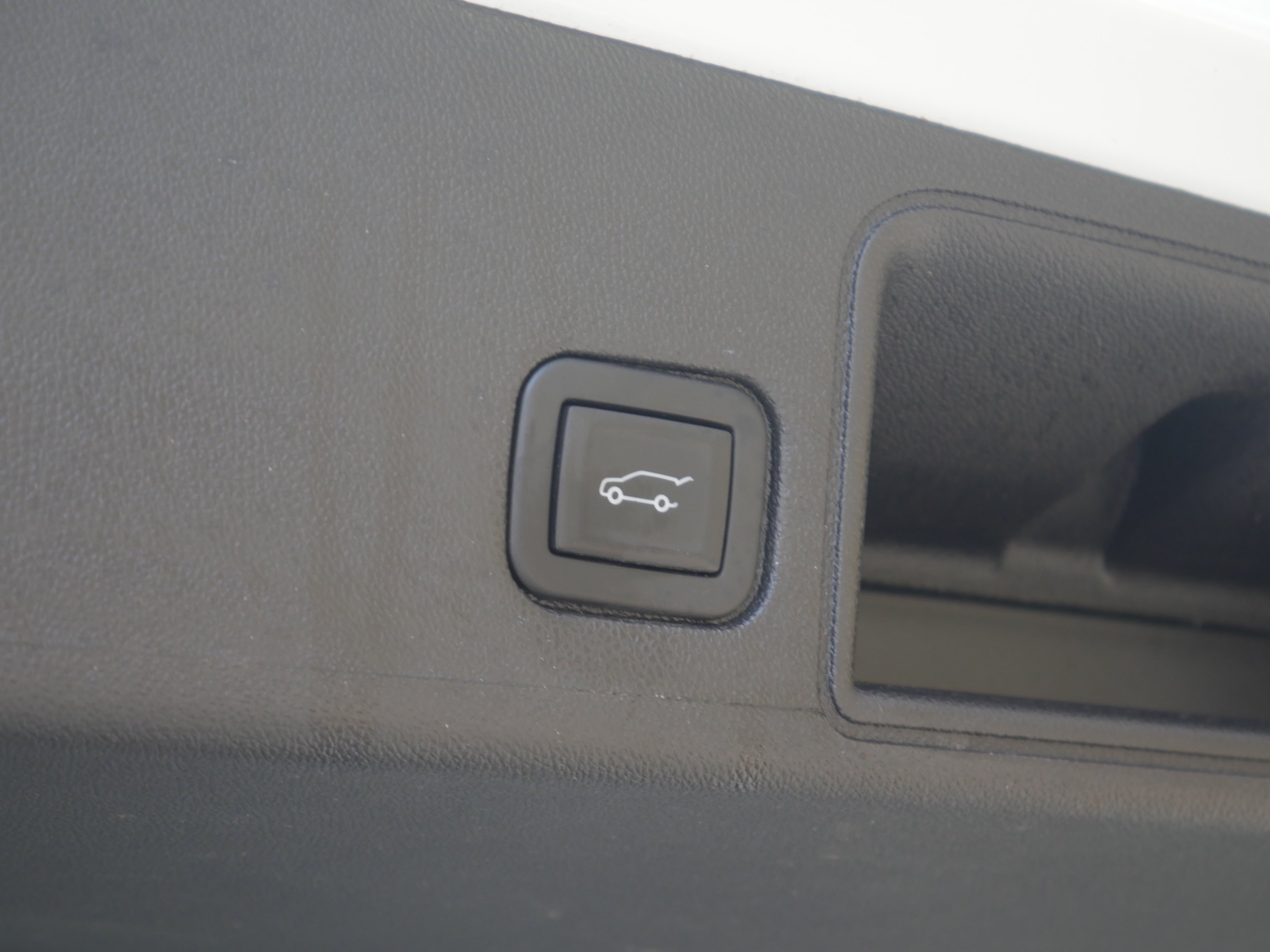 Used 2024 Summit White GMC SLE image 26