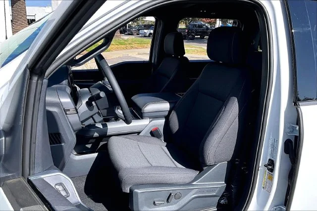 New 2026 Oxford White Ford XLT image 9
