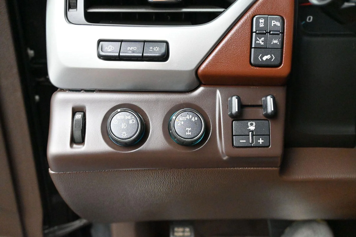 Used 2018 Black Chevrolet Premier image 29