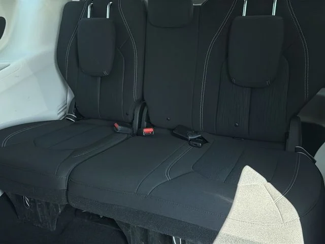 Used 2021 White Chrysler L image 19