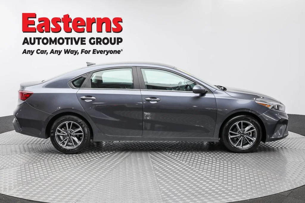 Used 2024 Gray Kia LXS image 4