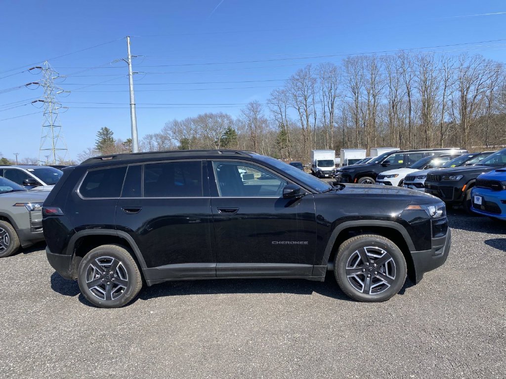 New 2026 Diamond Black Crystal Pearl-Coat Exterior Paint Jeep Laredo image 2
