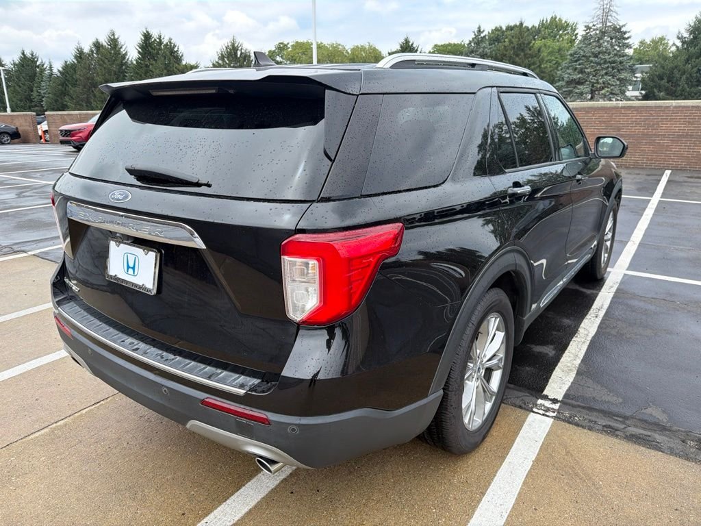Used 2022 Black Metallic Ford Limited image 3